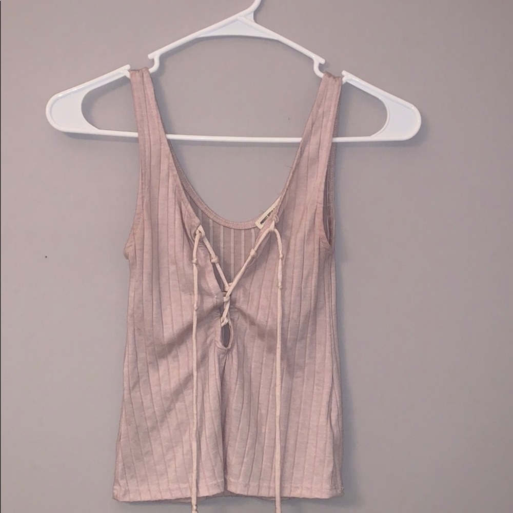 URBAN OUTFITTERS CROPPED TOP